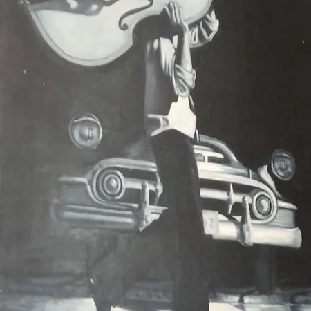 Underground 招待所 3*